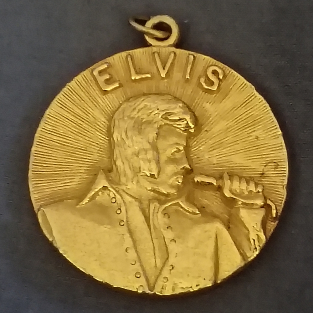 ❤️Vintage ELVIS PRESLEY GOLD MEMORIAL PENDANT – King of Rock 1935–1977